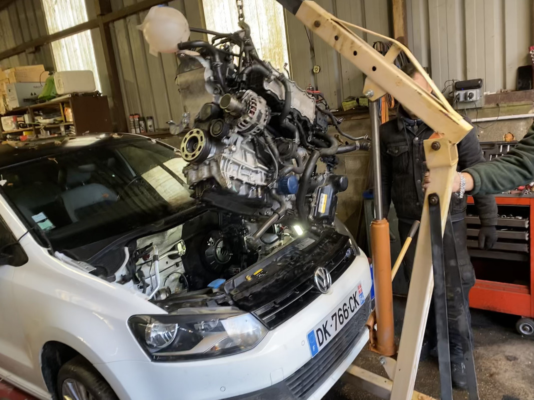 FB0516E7-3069-4D4C-BE0D-2B4E433DA8E8