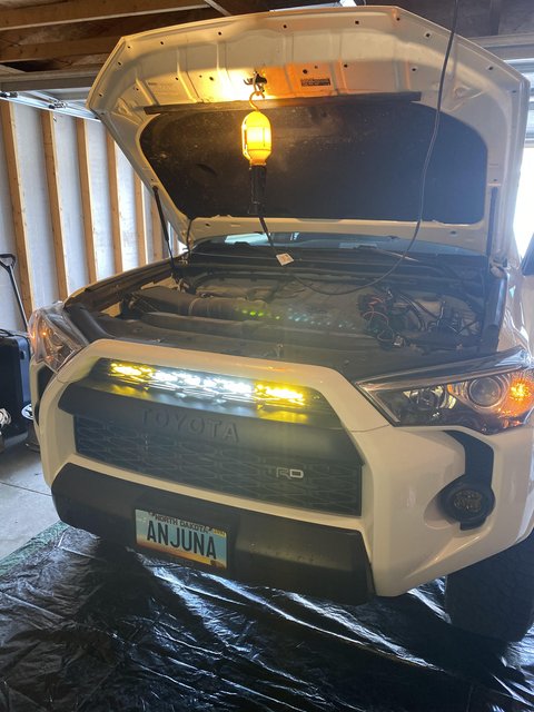 4runner-grille-light-bar.jpg