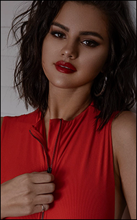 Selena Gomez 005-1390