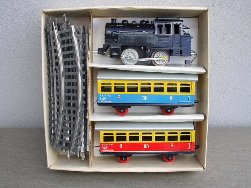 vintagetrainset.jpg