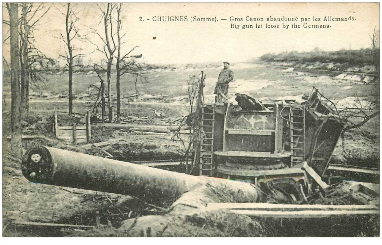Canon geant 38cm SKL/45-C/1913  WWI - Page 2 Chuignes-gamin-dans-l-ame-du-gros-canon-abandonne-par-les-allemands-guerre-1914-18