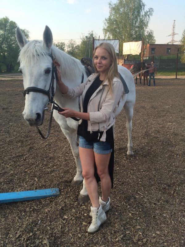 4D64CECE-BDC4-448A-9BC8-B8B90E00584A