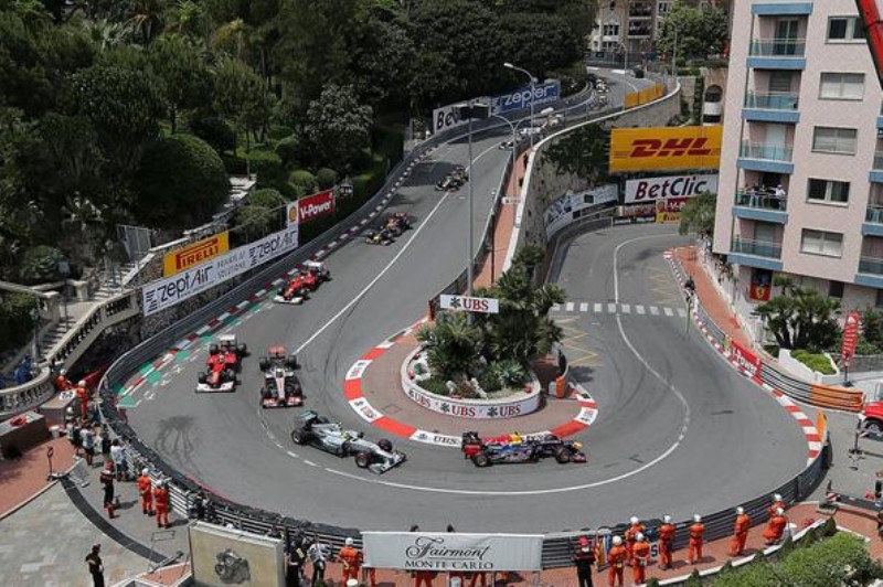 Mark-Uebber-lidiruet-na-Gran-pri-Monako-v-2012-g