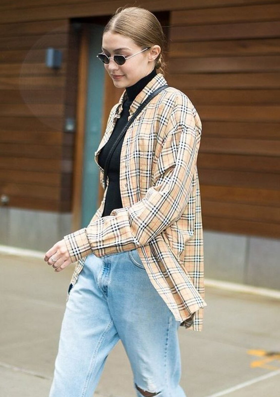 Camicia a quadri, dagli anni '90 torna il trend per l'Autunno 2022 Camicia a quadri, dagli anni '90 torna il trend per l'Autunno 2022