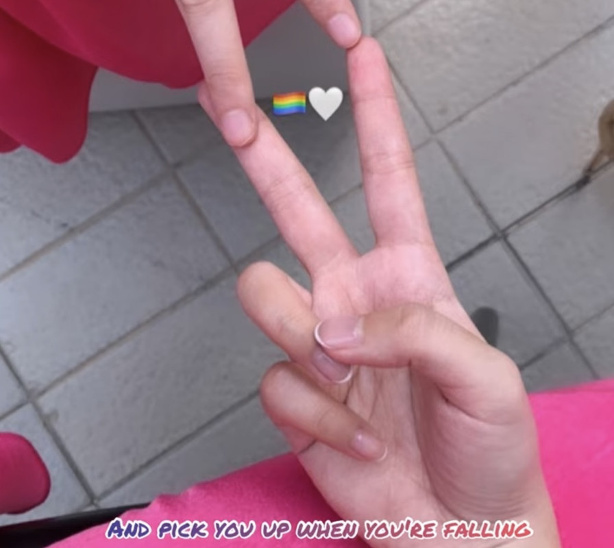 EF8A4E13-5D14-4964-BB2C-2A99B8509C54