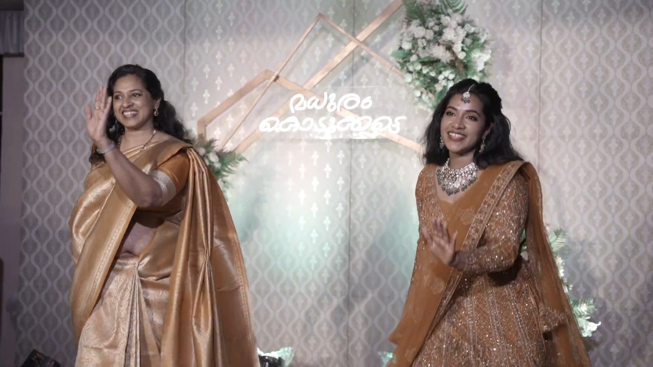 Malayal iflesh yaunty sexy tummy and navel slip in golden saree mkv snapshot 01 16 033