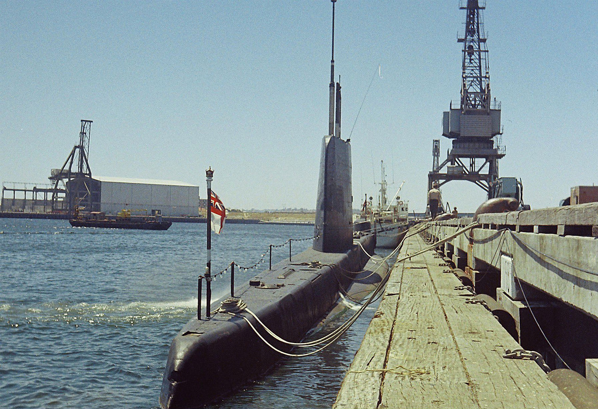 HMS Finwhale (S.05) в гавани Фримантла (Австралия), ноябрь 1970