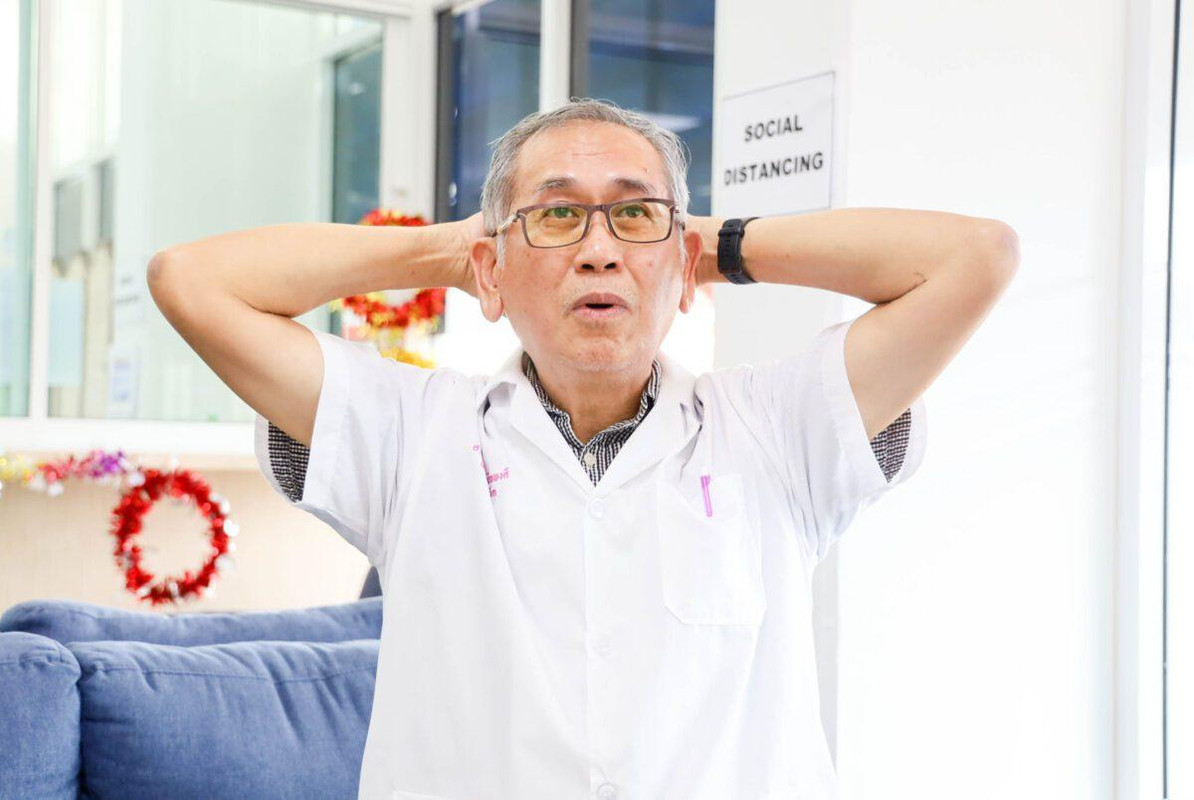 ท่าที่ 1 ตั้งคอตรง หน้ามองตรงไปข้างหน้าประ_