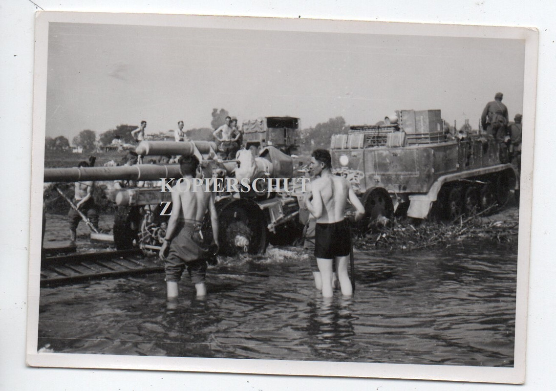 Russland Ponton Geschutz Morser SDkfz Panzer tank Sturmgeschutz Soldat Nude