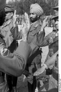 Bundesarchiv-Bild-101-I-823-2704-16-Soldaten-der.jpg