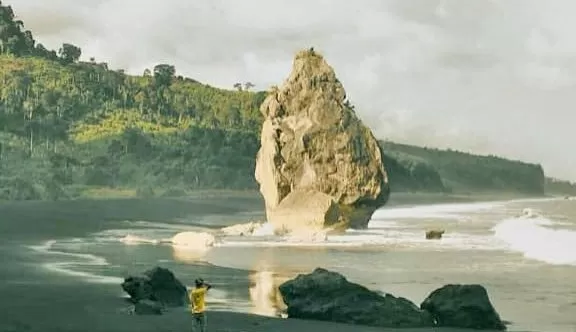 pantai watu godeg 20230821 105549 4075365153