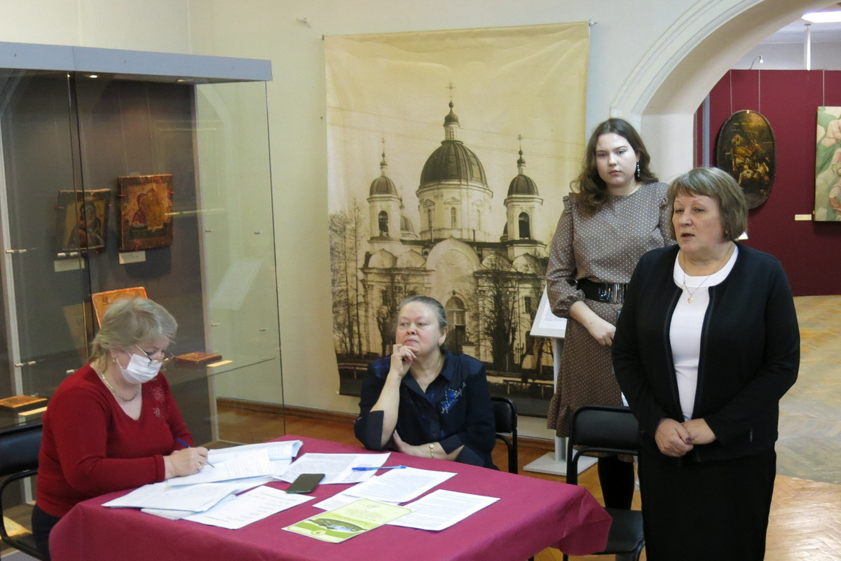 Победитель конкурса Каменный пояс Стахеева Полина, школа № 85 и ее учитель истории Л.Б. Журавлева