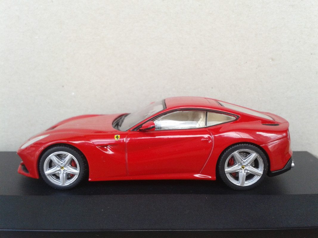 2012 Ferrari F12 Berlinetta (Ixo-nº 1 Ferrari GT Collection) (13)