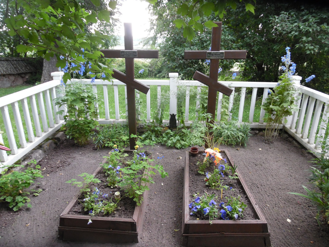 The-tomb-of-S-S-Geichenko-and-his-wife-at-the-Voronich-hill