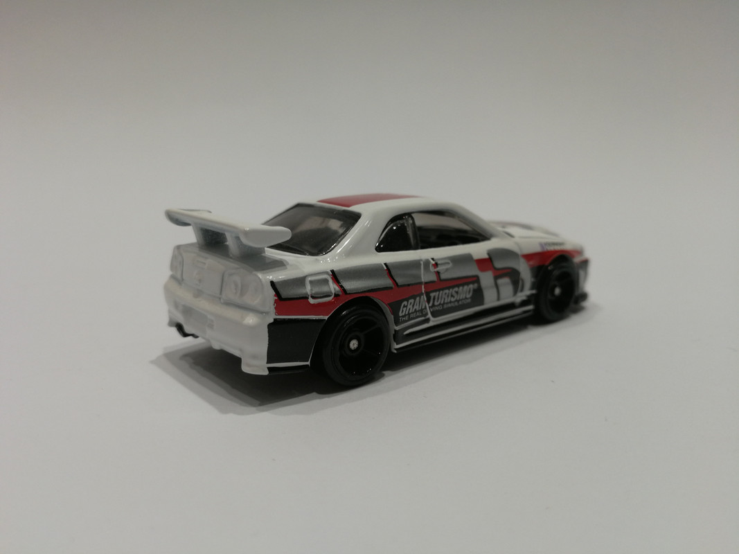 Nissan Skyline R34 (2)