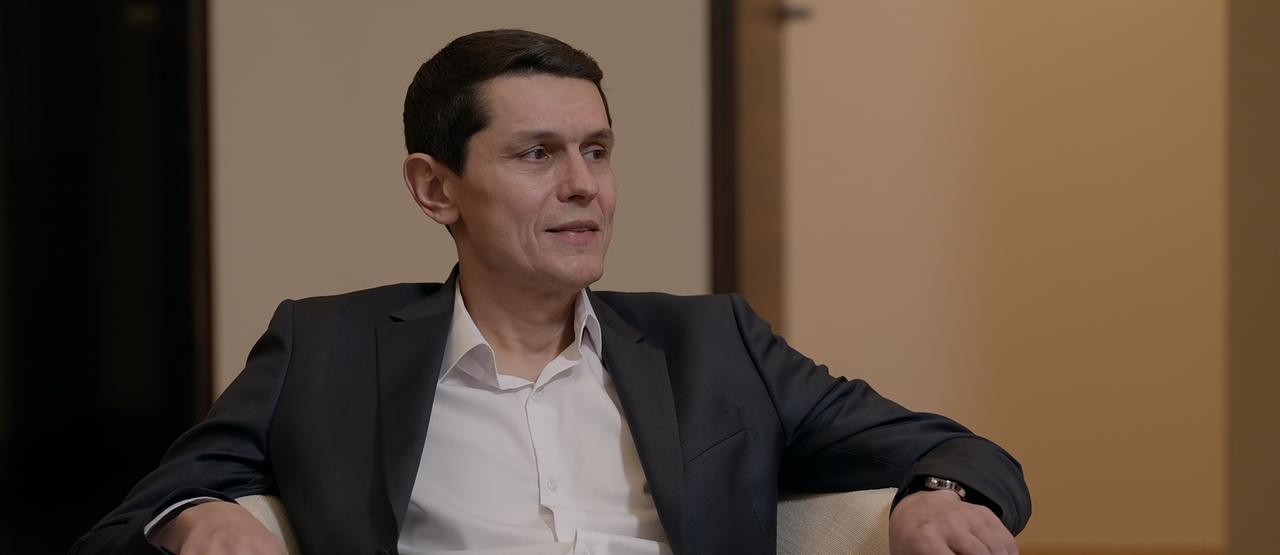 Plaha S01E07 April 7 1080p 10bit NF WEB DL DDP5 1 HEVC Vyndros mkv snapshot 01 01 36 2026 02 22 08