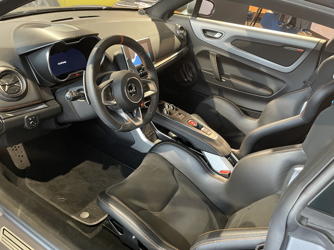 6A5F875C-6F31-4205-BEA1-14D21331AE98