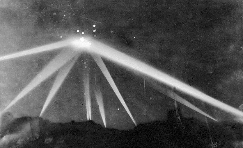 PHILADELPHIA-EXPERIMENT-BATTLE-OF-LOS-ANGELES-3-A-FOTOR.jpg