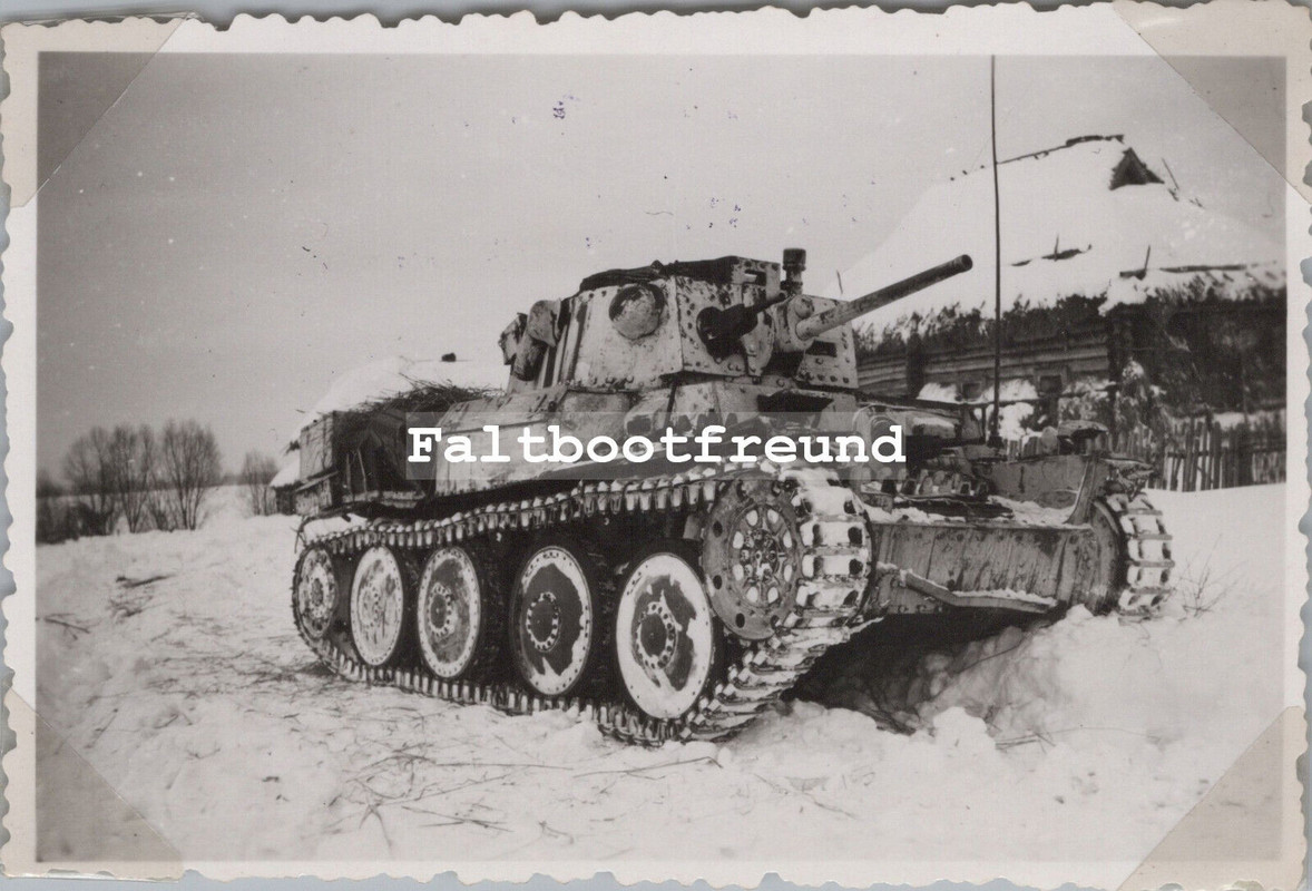 Foto, schwere Art. Abtlg. 430, Panzerkampfwagen 38 (t) in Camo