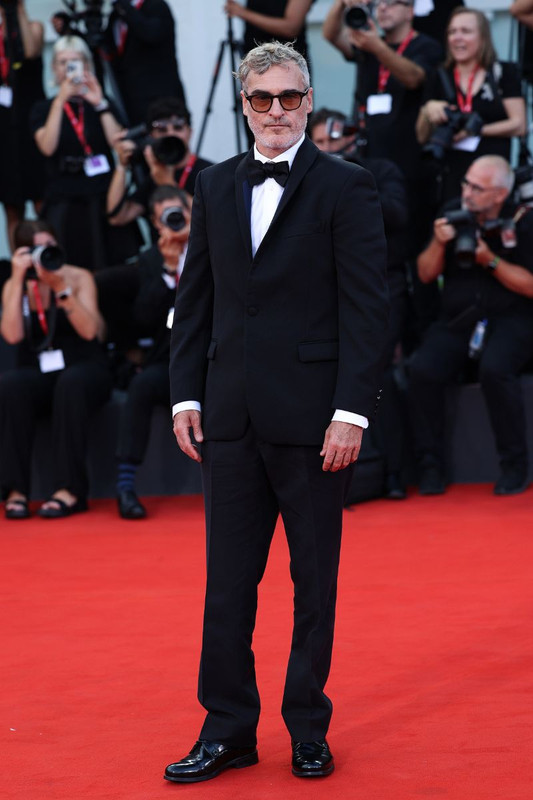Venezia 81, le pagelle ai look dell’ottavo red carpet Venezia 81, le pagelle ai look dell’ottavo red carpet