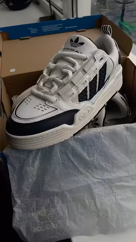 Adidas adi2000 – vista lateral