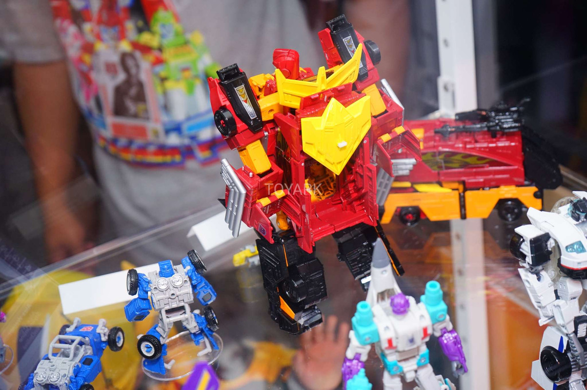 SDCC-2017-Transformers-Hasbro-Thurs-042
