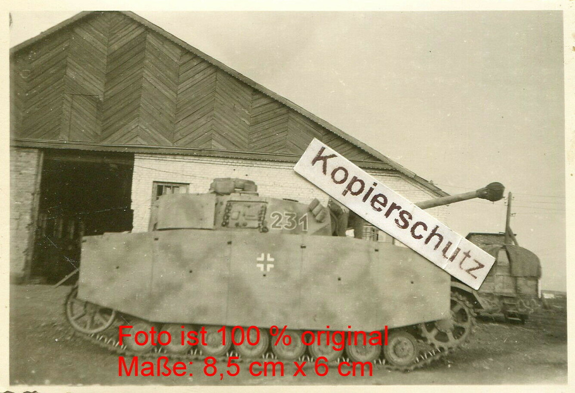 Panzer Langrohr mit Seitenschürzen Panzerung Nummer auf Turm Tarnanstrich camo