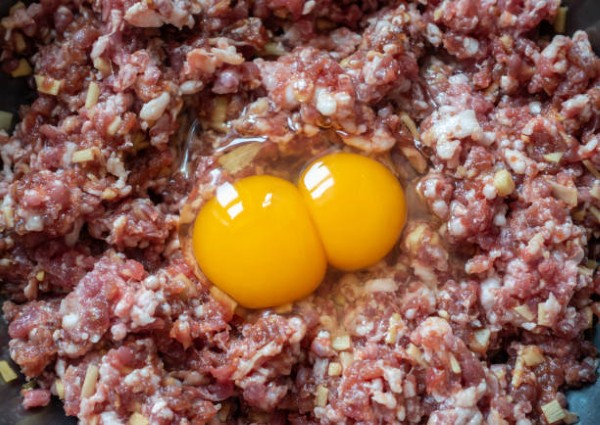 Adding egg to burgers