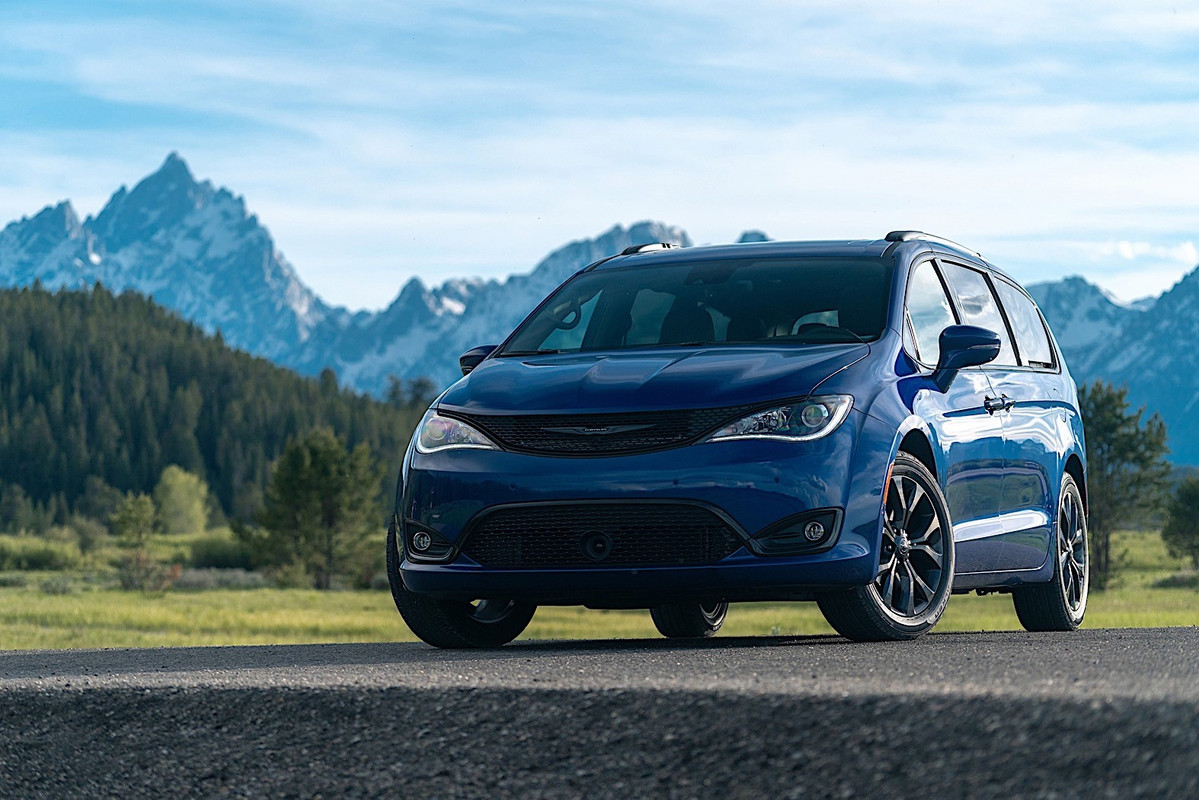 2020 Chrysler Pacifica Red S Edition (12)
