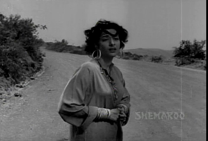 Barsaat-1949-DVDRip-Hindi-480p-AVC-AAC-2-0-mkv-0004