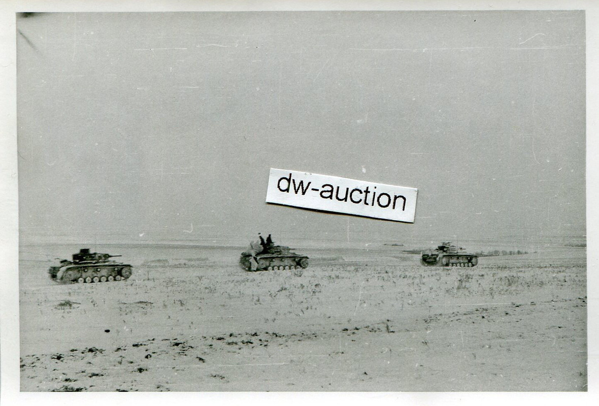 Panzer mit Wintertarn in Rußland