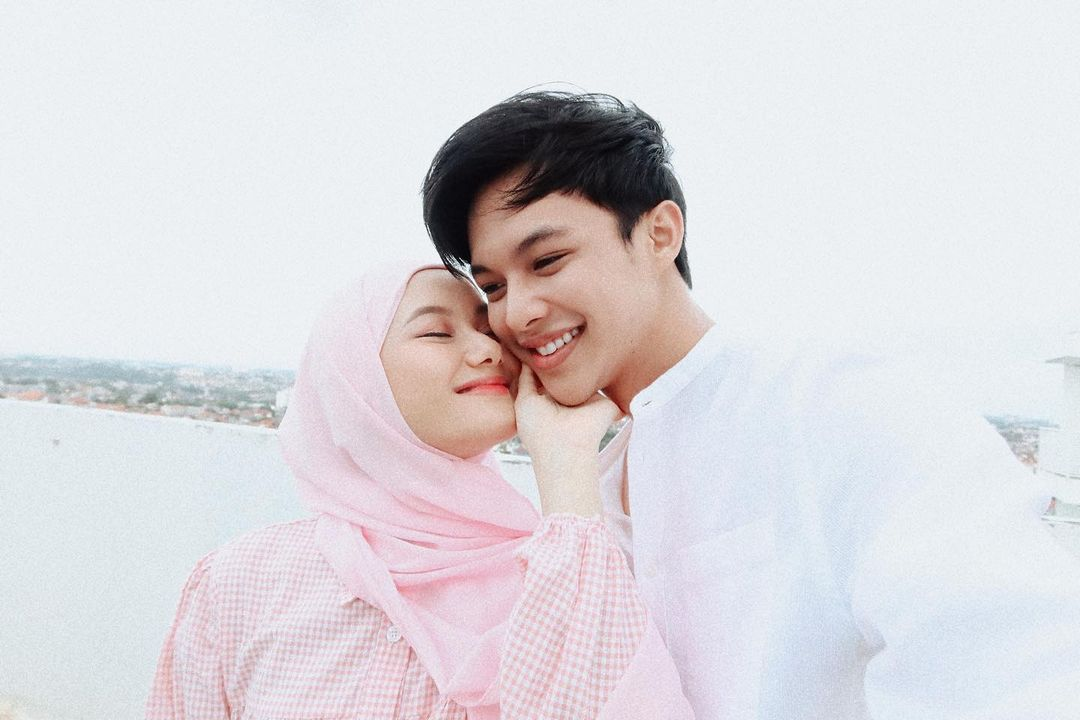 Dinda Hauw dan Rey Mbayang