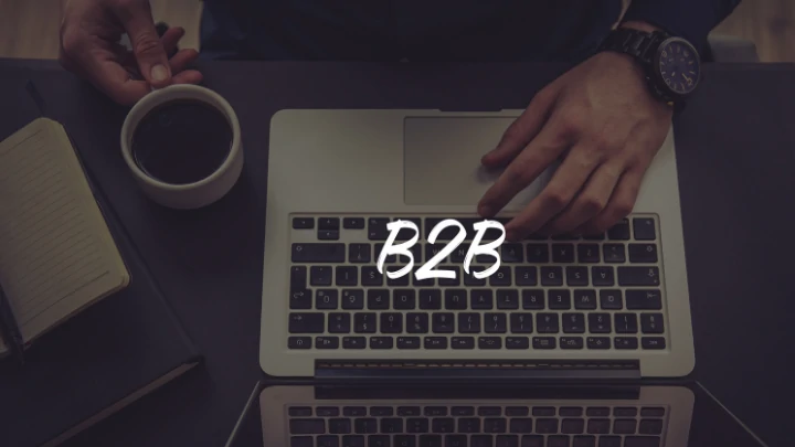 ภาพทีมขาย B2B กำลังใช้ Outbound Sales ผ่านการประชุมออนไลน์