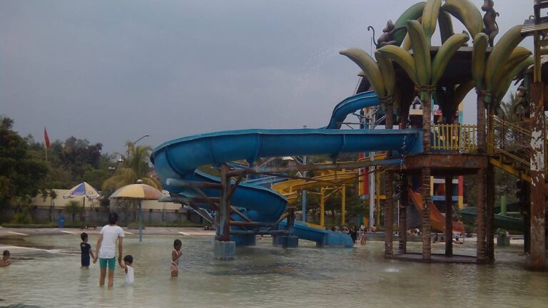 waterpark-taman-wisata-wendit-malang-Mahardani-Siswo-e1556527899503-768x432