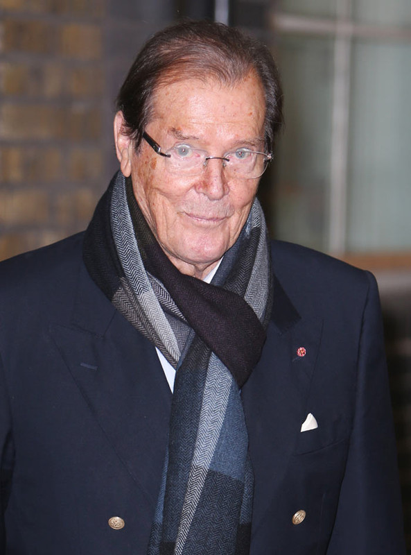 roger_moore_b15
