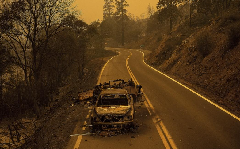 Dos personas mueren calcinadas dentro de un auto en incendio de California