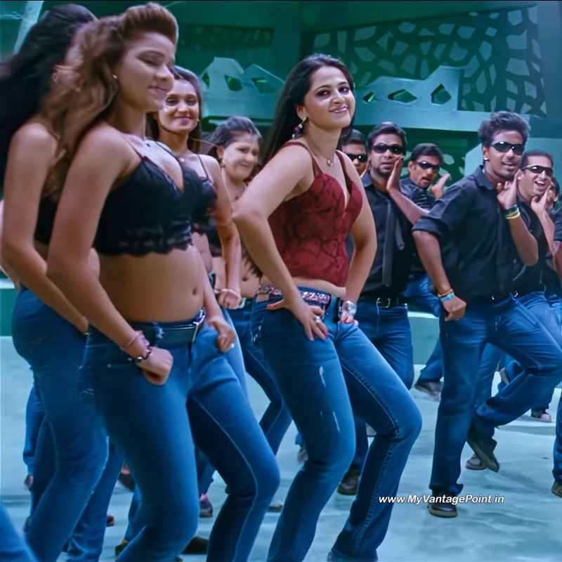 58-Anushka-Shetty-Hot-in-Singam-2-in-Kannukkulle-Song