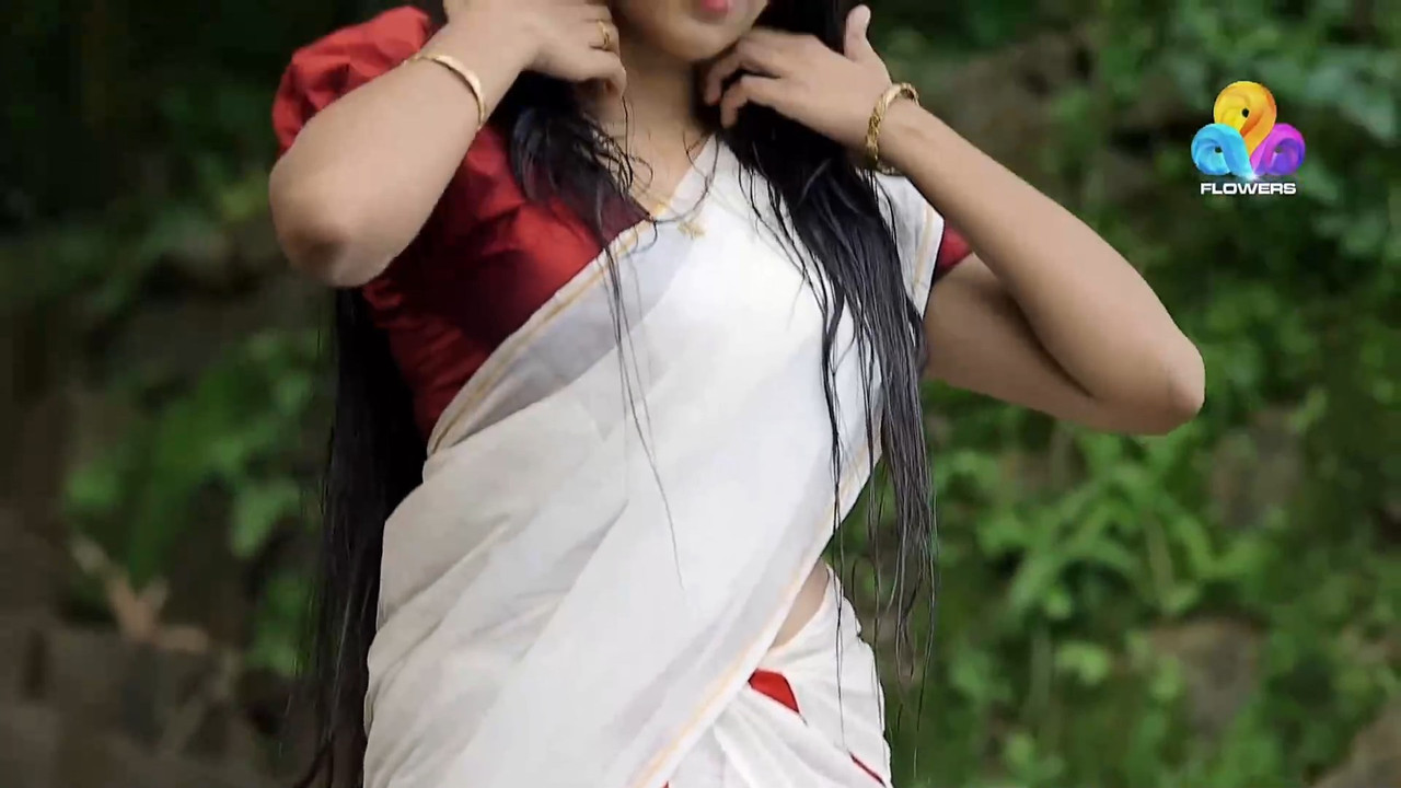Swasika Wet scene.mkv_snapshot_00.12.393