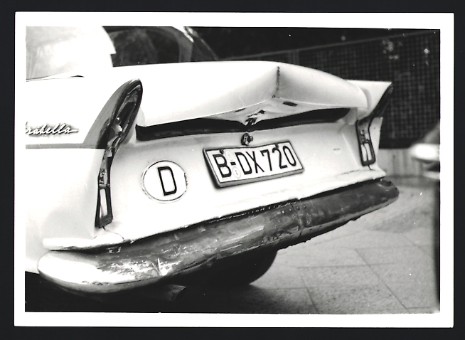 back side 4 Fotografien Auto Borgward Arabella Unfallwagen mit Front und Heckschaden Kfz Kennzeichen