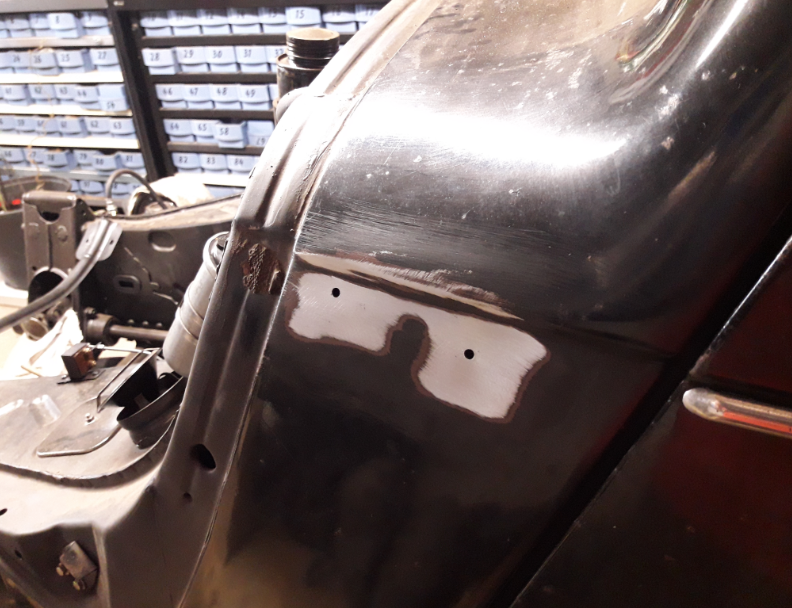 Trous rétroviseur .