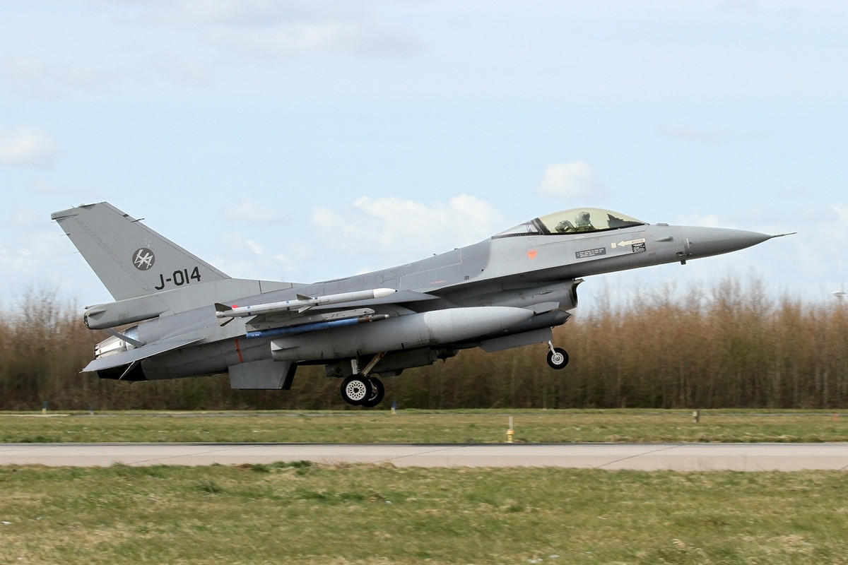 359_F-16AM_KLu_J-014_312 sq