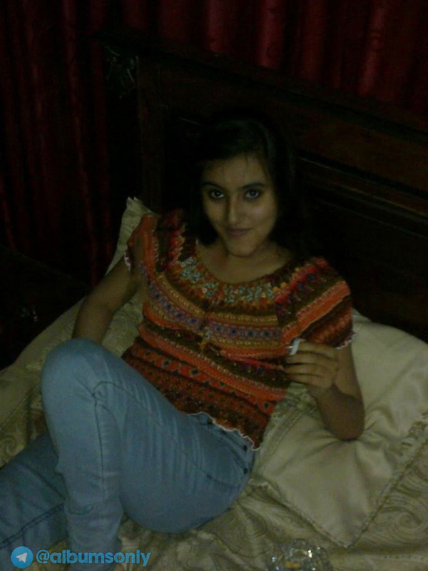 Cute Beautiful Slim Desi Girl (8)