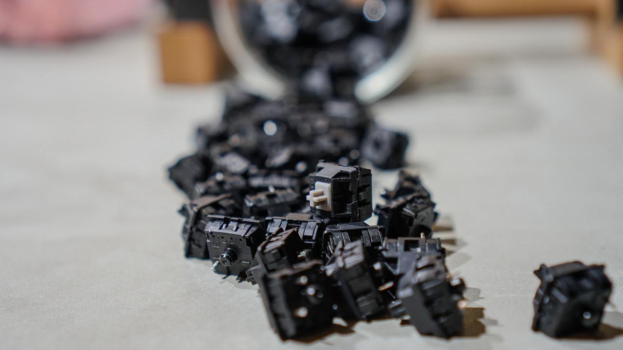 VINTAGE BLACK VÀ CHERRY MX BLACK HIỆN ĐẠI KHÁC NHAU NHƯ THẾ NÀO?