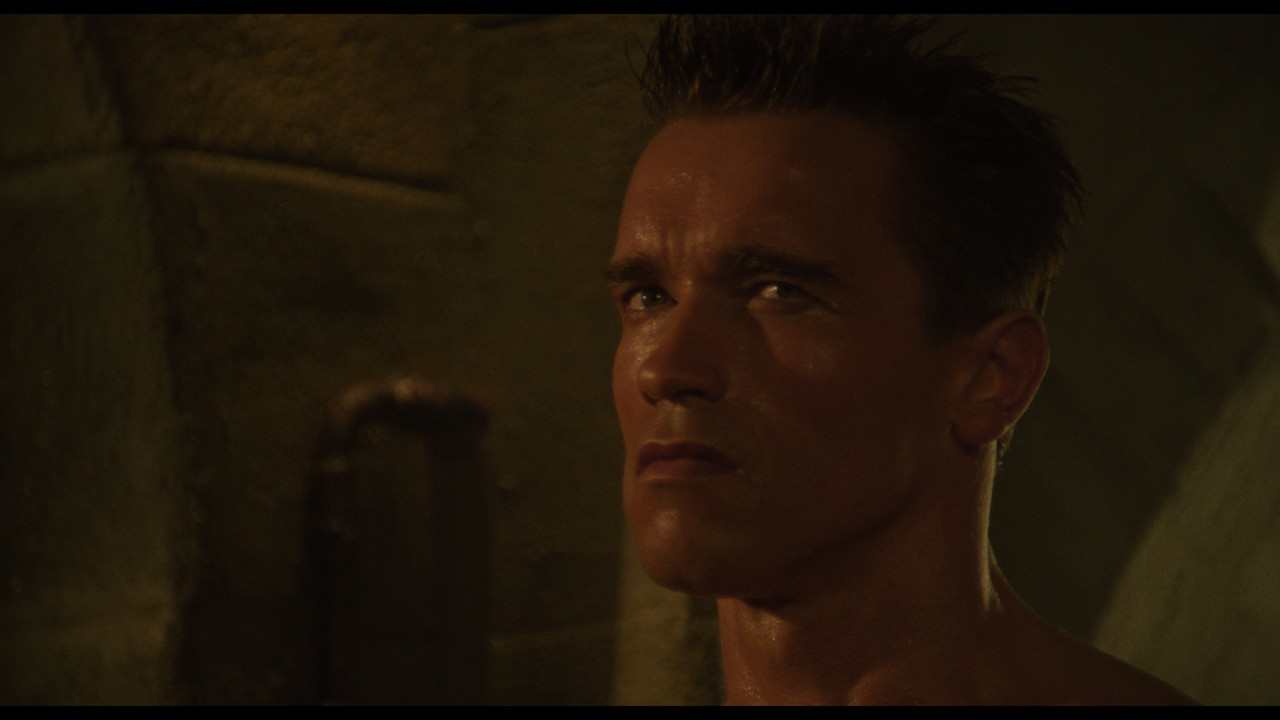 red.heat.1988.4k-kc.mkv_snapshot_00.02.46.000