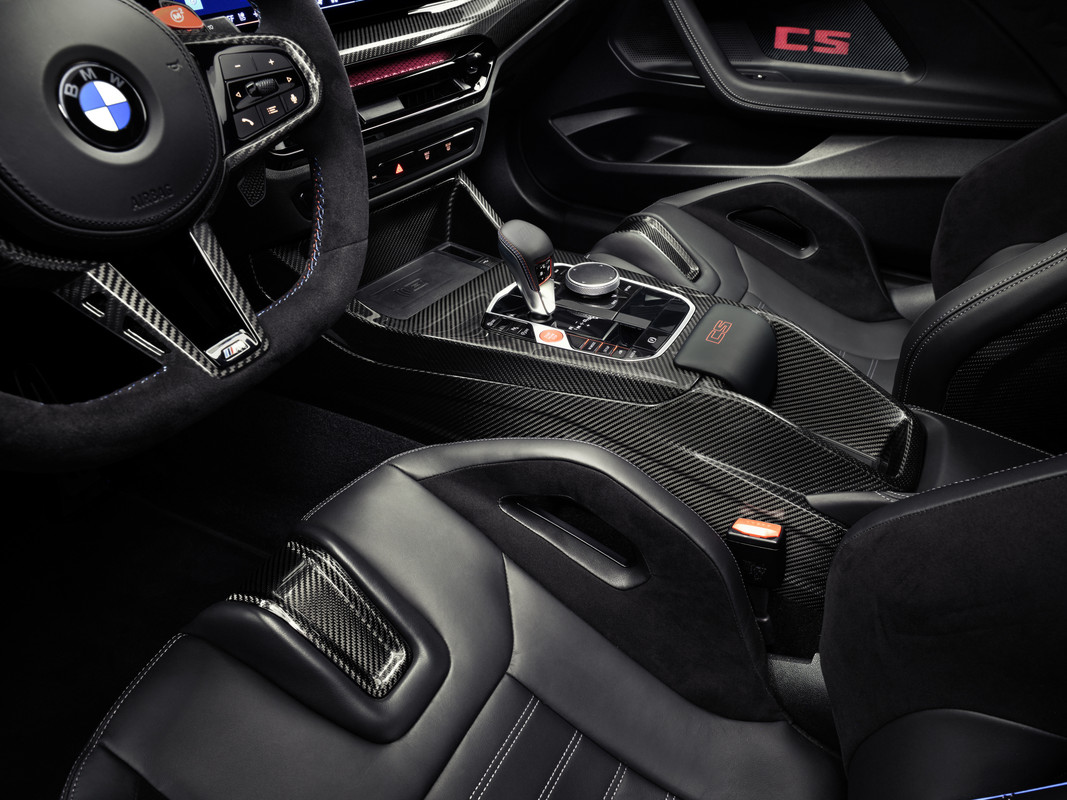 P90600922_highRes_the-new-bmw-m2-cs
