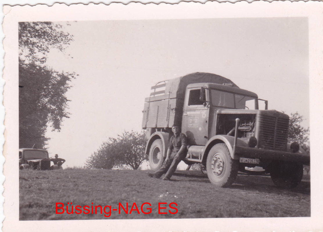 Foto schwere Zugmaschine Typ Büssing NAG Luftwaf