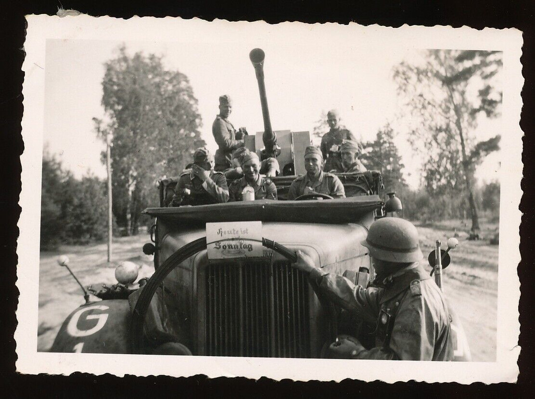 Foto - Halbkette mit aufmontiertem PAK  Geschütz - 2.WK