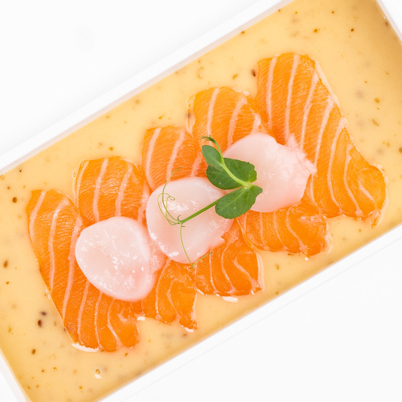 Carpaccio di salmone con salsa ponzu