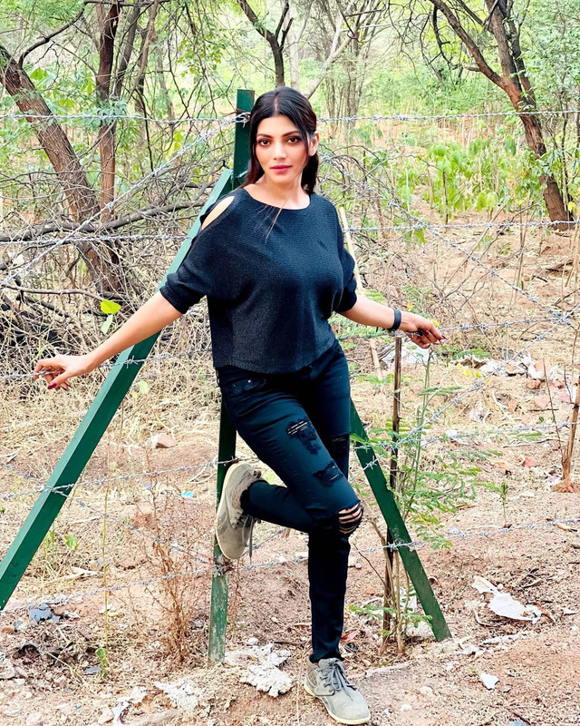 24257-F24-0-B4-C-4229-89-E5-3-ABA1-DD721