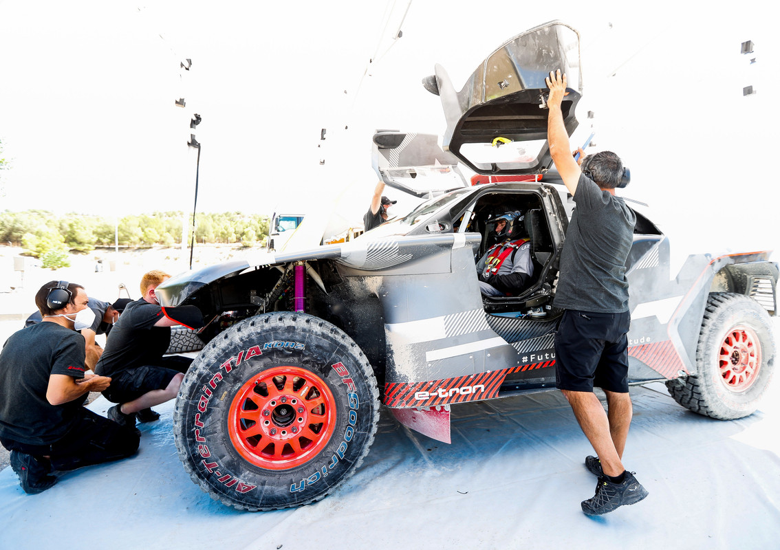 Audi-RS-Q-e-tron-tests_25